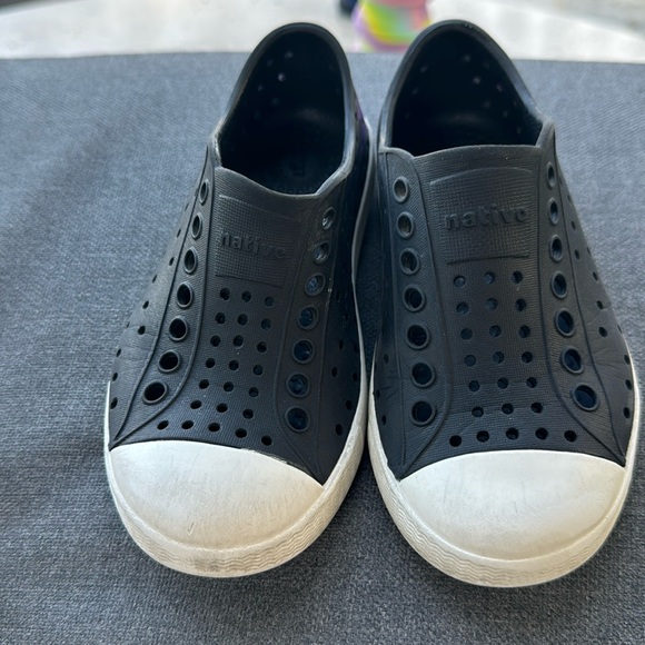 Native shoes black white with lightening⚡️toddler size 9 - Picture 1 of 9